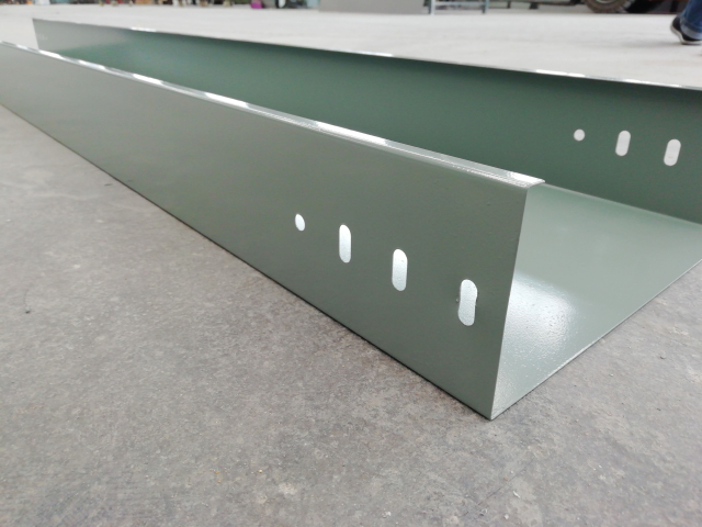 槽式噴塑橋架 (1)